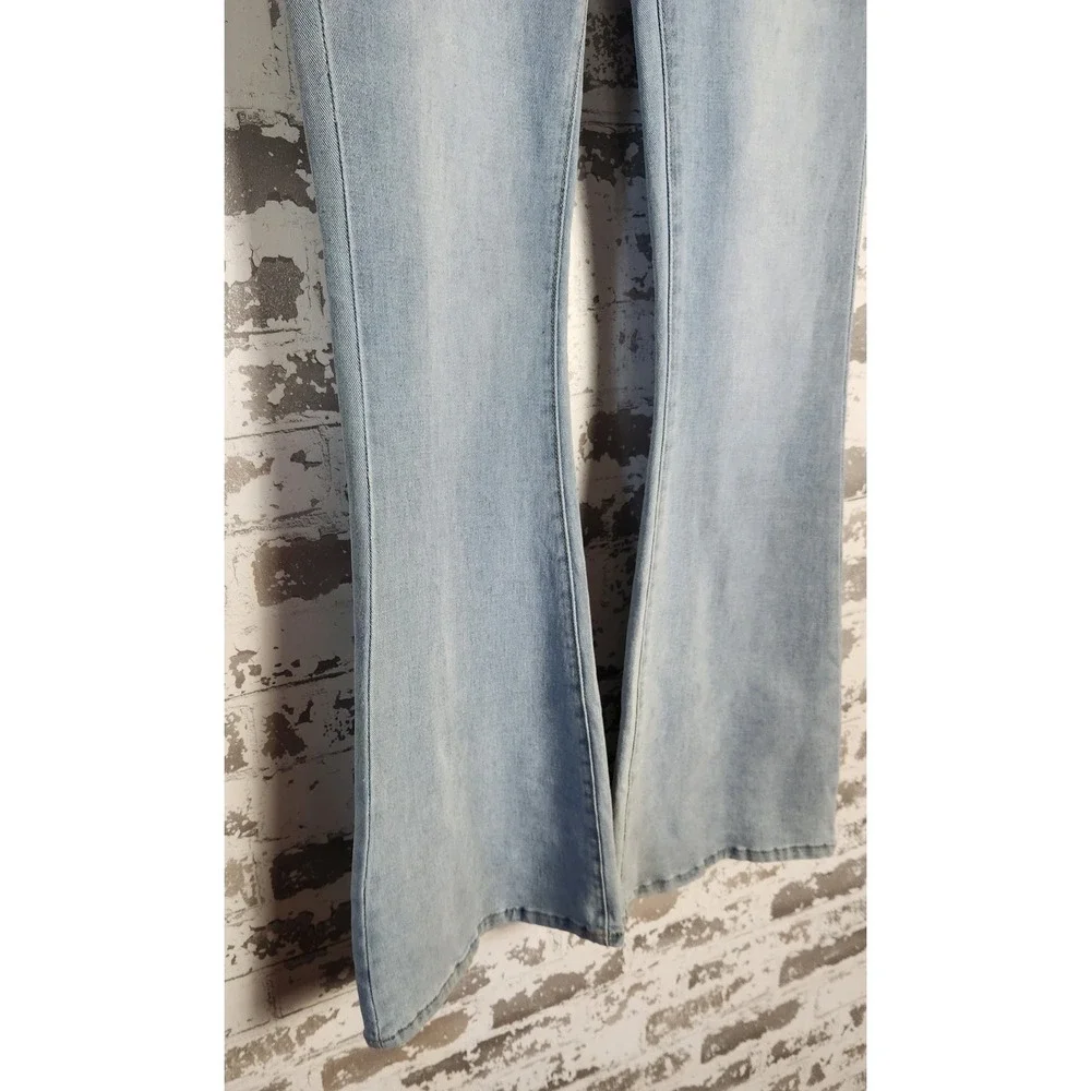 Forever‎ 21 Rewash Flare Jeans 8 Light Wash Denim Square Pockets Retro Style